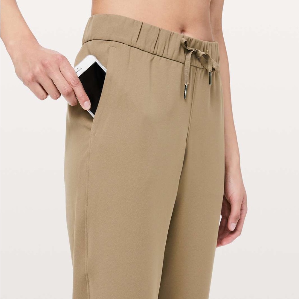 SOLD: Lululemon On The Fly Crop - Frontier